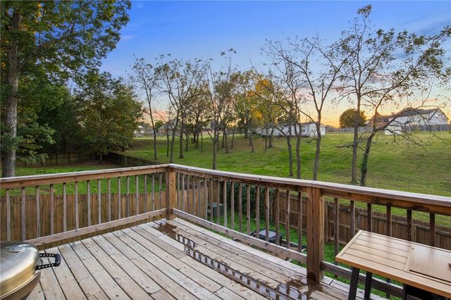 6136 Knoll View, Rogers, AR 72758