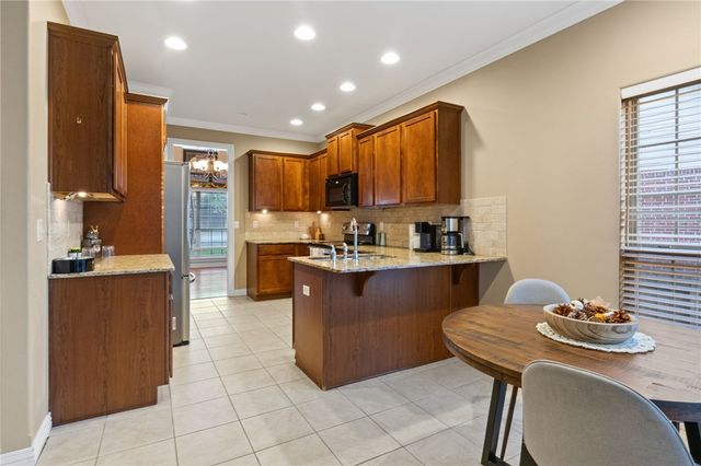 6136 Knoll View, Rogers, AR 72758