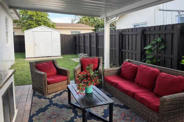 1608 NE 34th St, Oakland Park, FL 33334