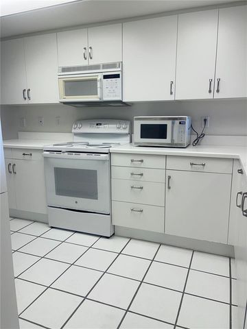 4 OCEANS WEST BOULEVARD 402B, Daytona Beach Shores, FL 32118