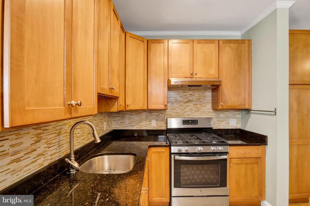 7205 HOWARD TER, Philadelphia, PA 19119