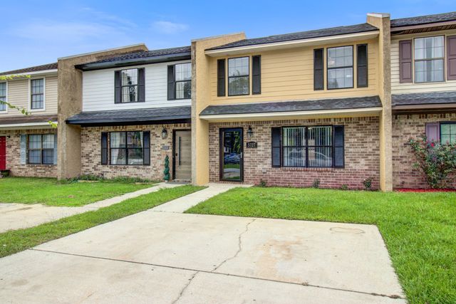 5727 Dewsbury Lane, North Charleston, SC 29418