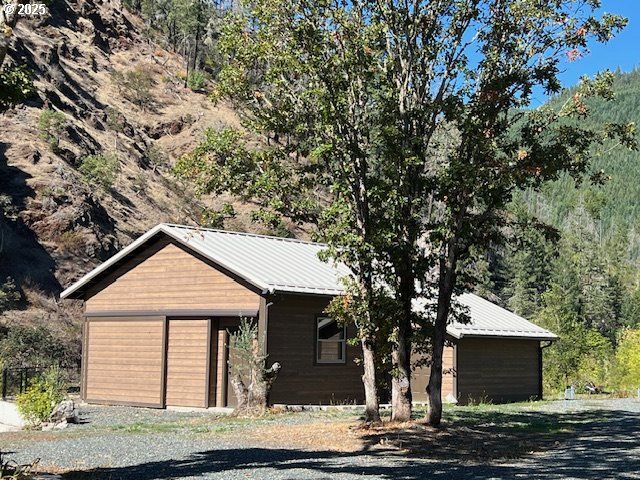 4696 COW CREEK Rd, Riddle, OR 97469