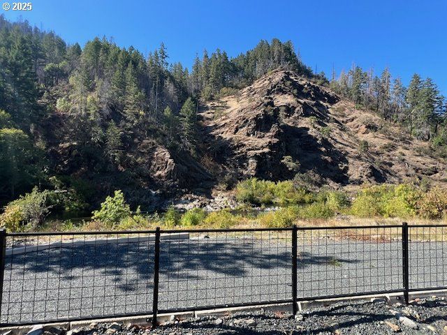 4696 COW CREEK Rd, Riddle, OR 97469