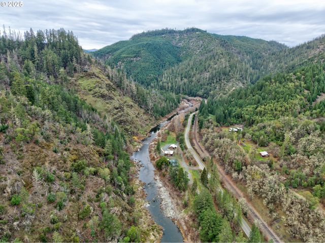4696 COW CREEK Rd, Riddle, OR 97469