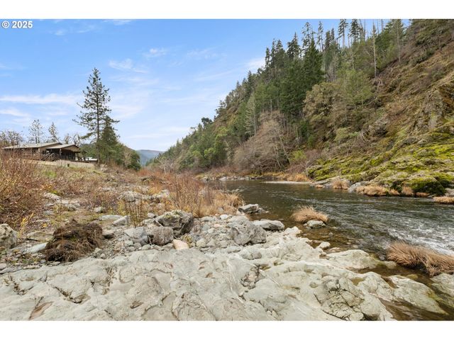 4696 COW CREEK Rd, Riddle, OR 97469