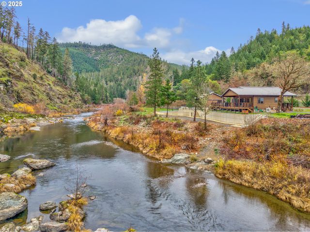 4696 COW CREEK Rd, Riddle, OR 97469
