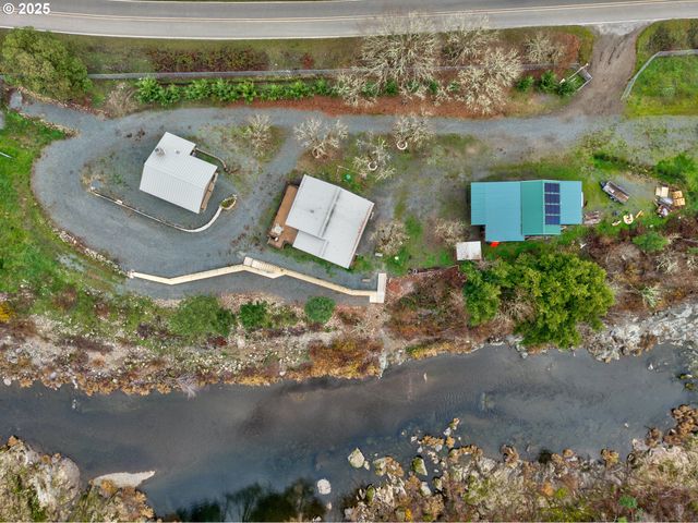 4696 COW CREEK Rd, Riddle, OR 97469