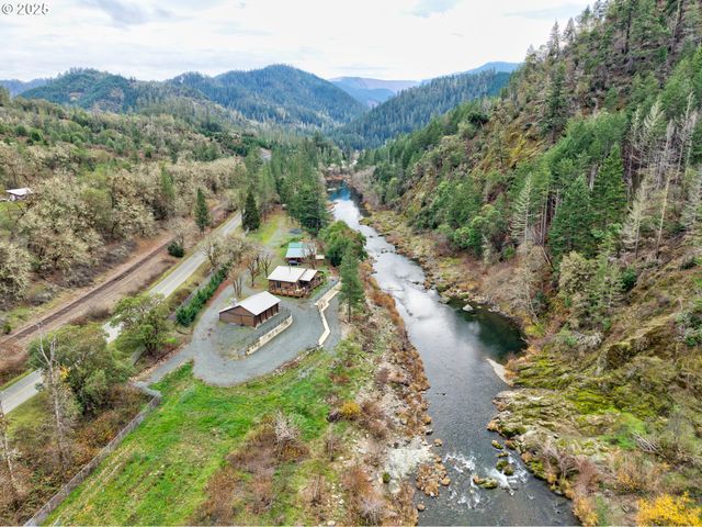 4696 COW CREEK Rd, Riddle, OR 97469