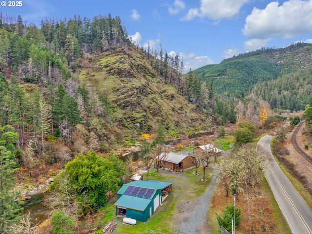 4696 COW CREEK Rd, Riddle, OR 97469
