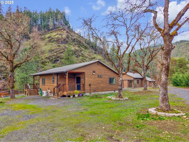 4696 COW CREEK Rd, Riddle, OR 97469