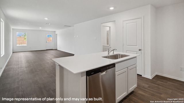 5312 Blacktail Rd, Converse, TX 78109