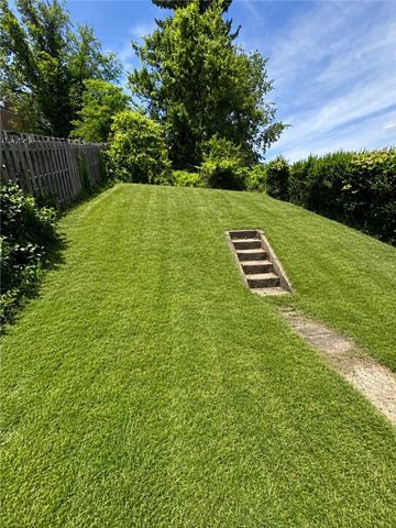 2308 Starkamp St, Brookline, PA 15226