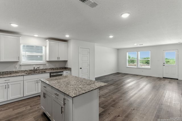 1351 Vallarta Centro, Converse, TX 78109