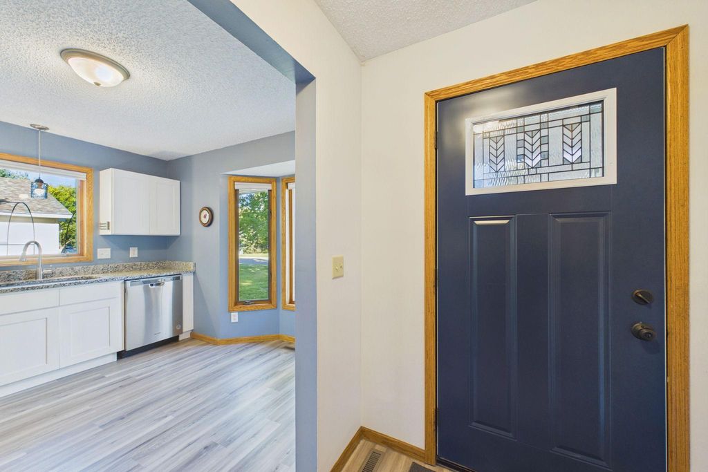 7081 Upper 36th Street N, Oakdale, MN 55128 — photo 3