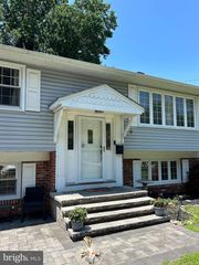 14 BELLS LAKE DR, Turnersville, NJ 08012