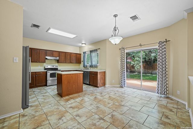 15414 PRESTON PASS DR, San Antonio, TX 78247
