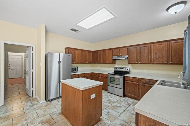 15414 PRESTON PASS DR, San Antonio, TX 78247