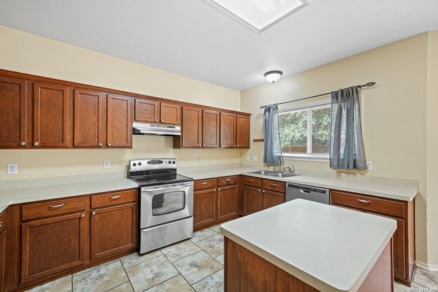 15414 PRESTON PASS DR, San Antonio, TX 78247