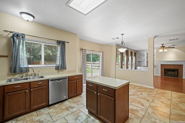15414 PRESTON PASS DR, San Antonio, TX 78247