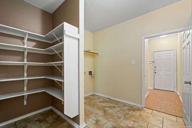 15414 PRESTON PASS DR, San Antonio, TX 78247