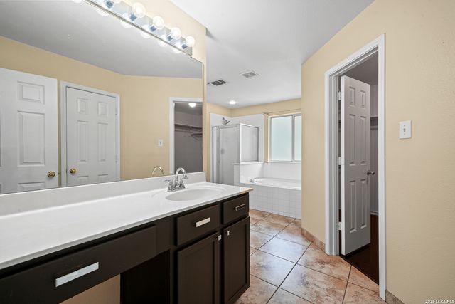 15414 PRESTON PASS DR, San Antonio, TX 78247