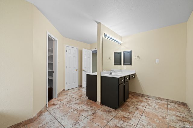 15414 PRESTON PASS DR, San Antonio, TX 78247