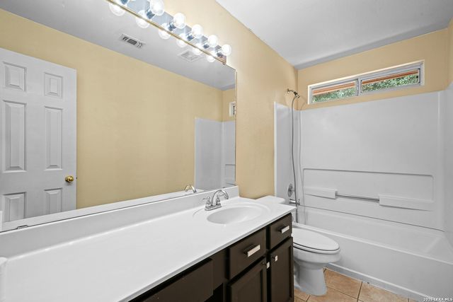 15414 PRESTON PASS DR, San Antonio, TX 78247