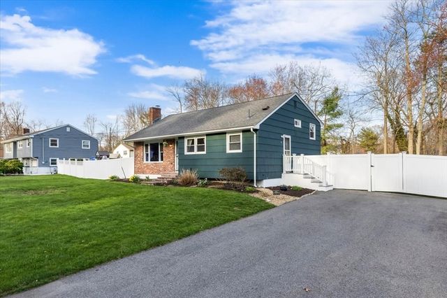 44 Vinedale Rd, Brockton, MA 02301