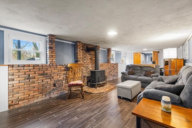 44 Vinedale Rd, Brockton, MA 02301