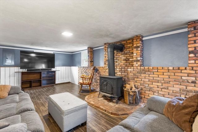 44 Vinedale Rd, Brockton, MA 02301