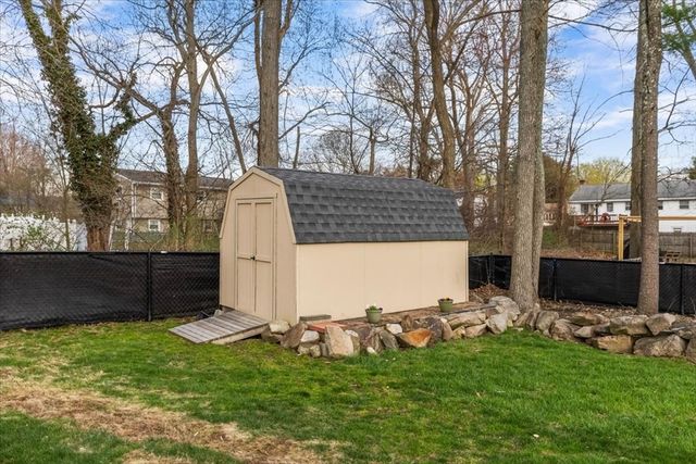 44 Vinedale Rd, Brockton, MA 02301