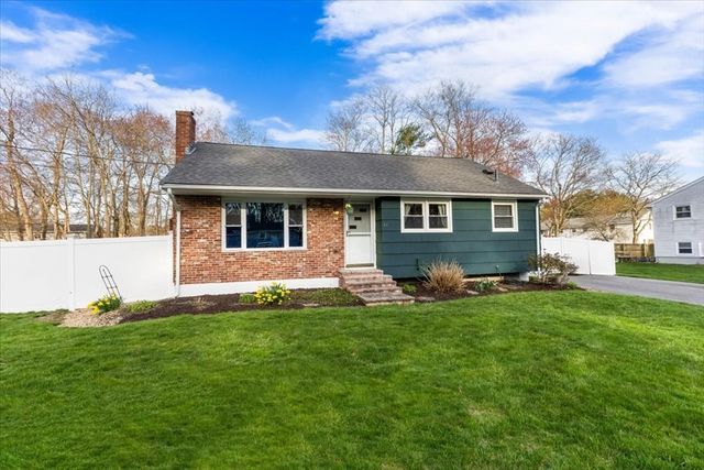 44 Vinedale Rd, Brockton, MA 02301