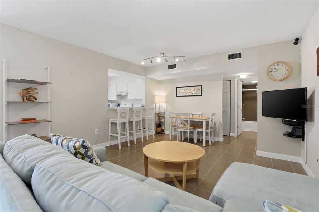 Image 11 of property listing at 304 108TH STREET W 110, Bradenton, FL 34209