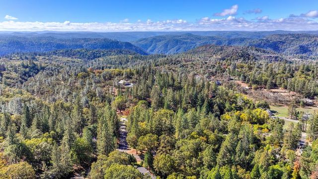 6584 Green Leaf Ln, Foresthill, CA 95631