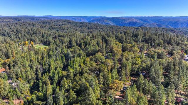 6584 Green Leaf Ln, Foresthill, CA 95631