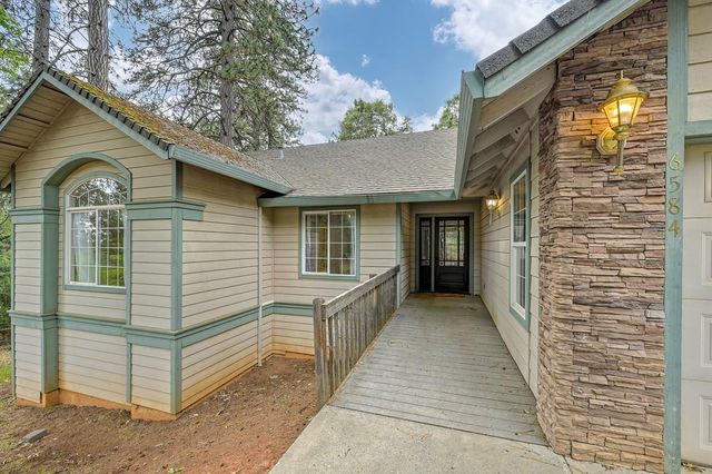 6584 Green Leaf Ln, Foresthill, CA 95631