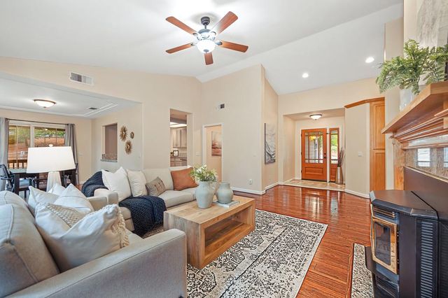 6584 Green Leaf Ln, Foresthill, CA 95631
