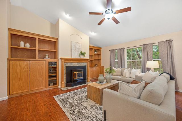 6584 Green Leaf Ln, Foresthill, CA 95631