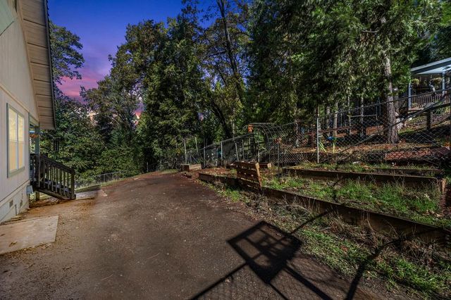 6584 Green Leaf Ln, Foresthill, CA 95631