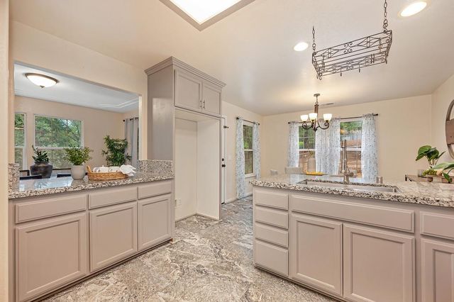 6584 Green Leaf Ln, Foresthill, CA 95631