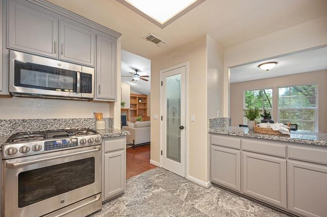 6584 Green Leaf Ln, Foresthill, CA 95631
