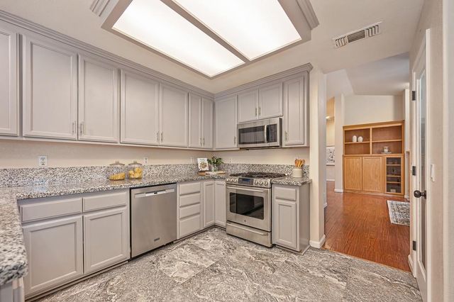 6584 Green Leaf Ln, Foresthill, CA 95631