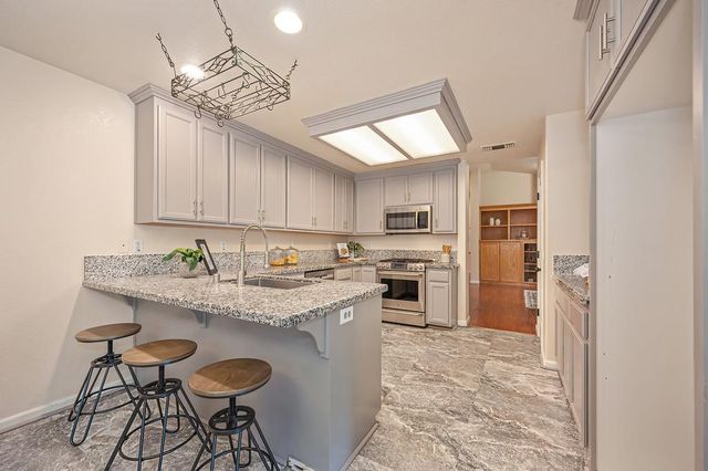 6584 Green Leaf Ln, Foresthill, CA 95631