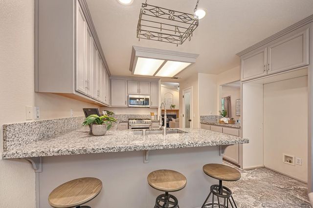 6584 Green Leaf Ln, Foresthill, CA 95631