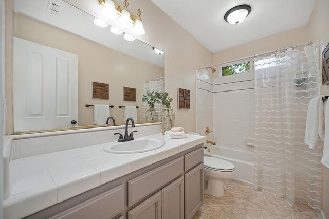 6584 Green Leaf Ln, Foresthill, CA 95631