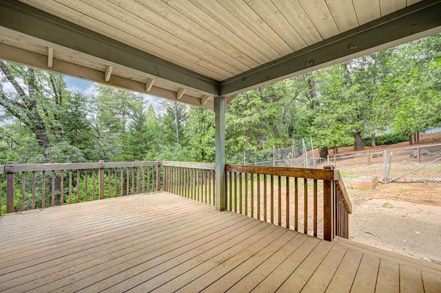 6584 Green Leaf Ln, Foresthill, CA 95631