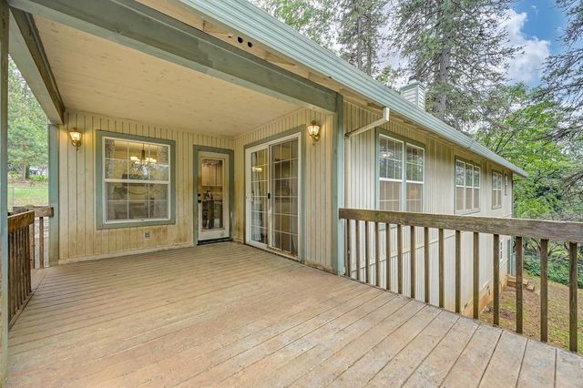 6584 Green Leaf Ln, Foresthill, CA 95631