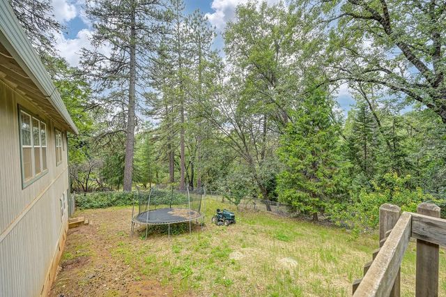 6584 Green Leaf Ln, Foresthill, CA 95631
