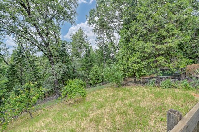 6584 Green Leaf Ln, Foresthill, CA 95631